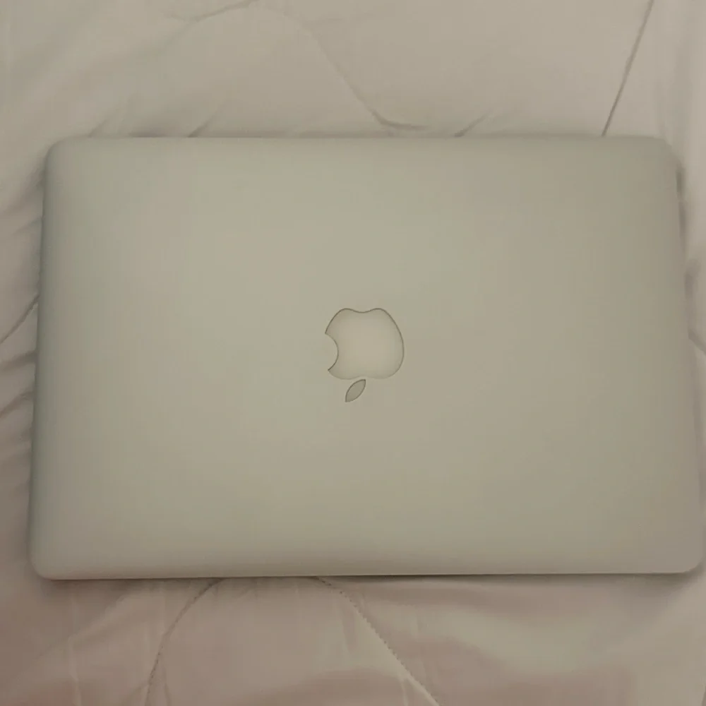 Apple MacBook - Sleek Silver Finish